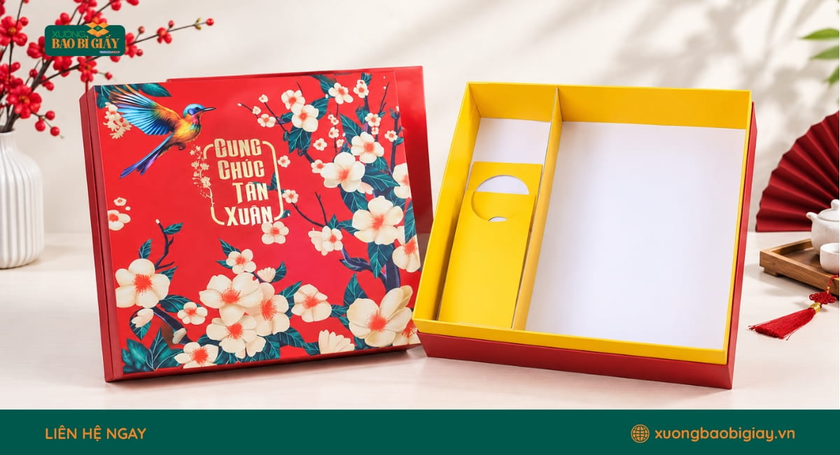 Mẫu hộp giấy đựng quà Tết màu đỏ nổi bật, mang đậm không khí ngày xuân