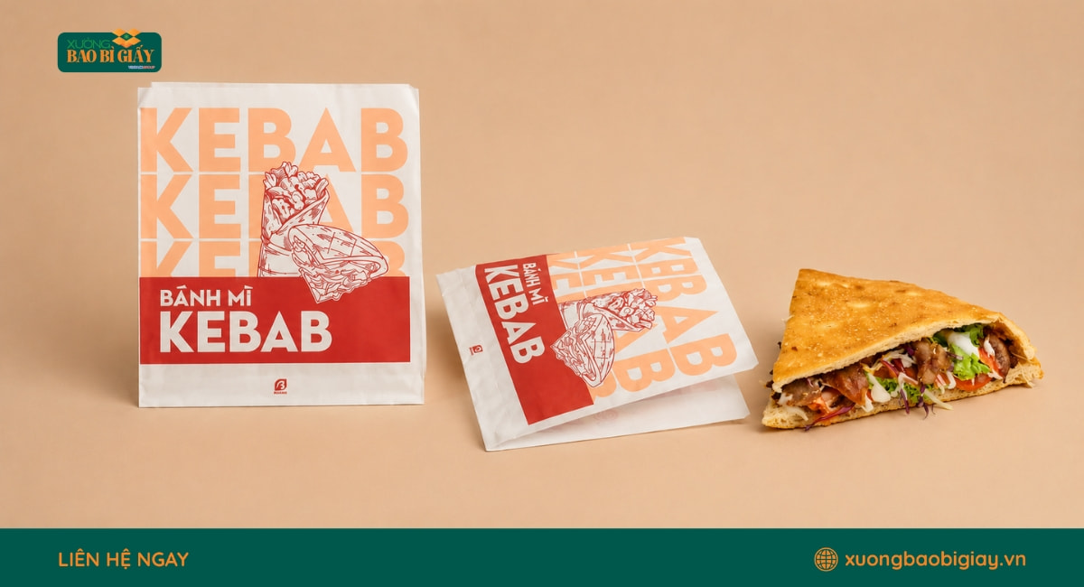 Túi giấy bánh mì tam giác in họa tiết nổi bật, phù hợp trưng bày và bán mang đi