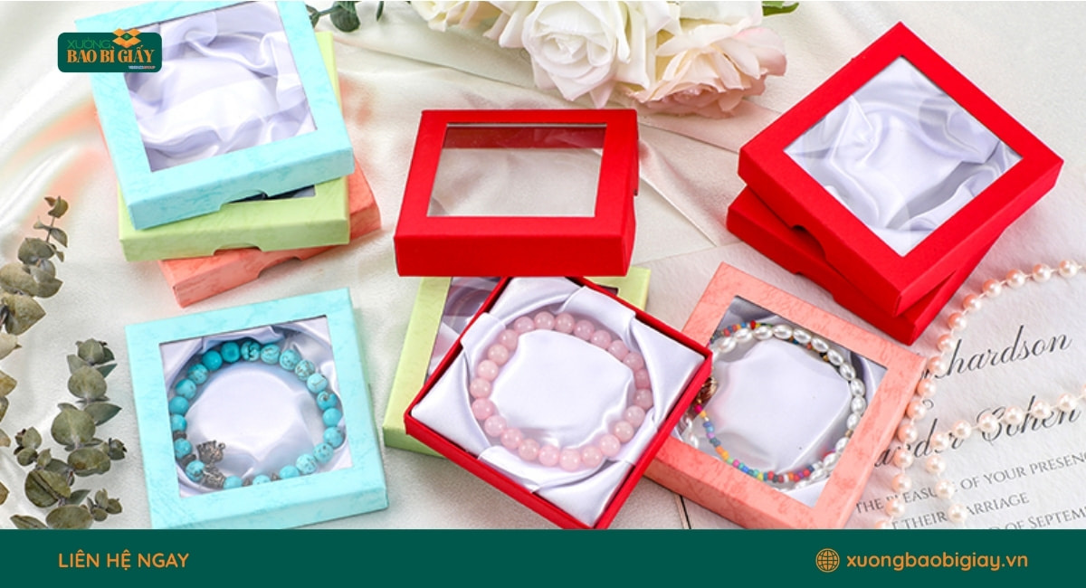 Hộp giấy đựng lắc tay nắp nam châm mang lại sự sang trọng và đẳng cấp cho sản phẩm.