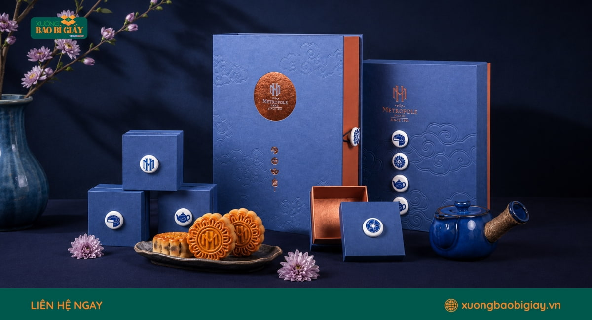 Hộp giấy đựng bánh trung thu in logo sắc nét, góp phần tăng khả năng nhận diện thương hiệu trong mùa lễ hội.